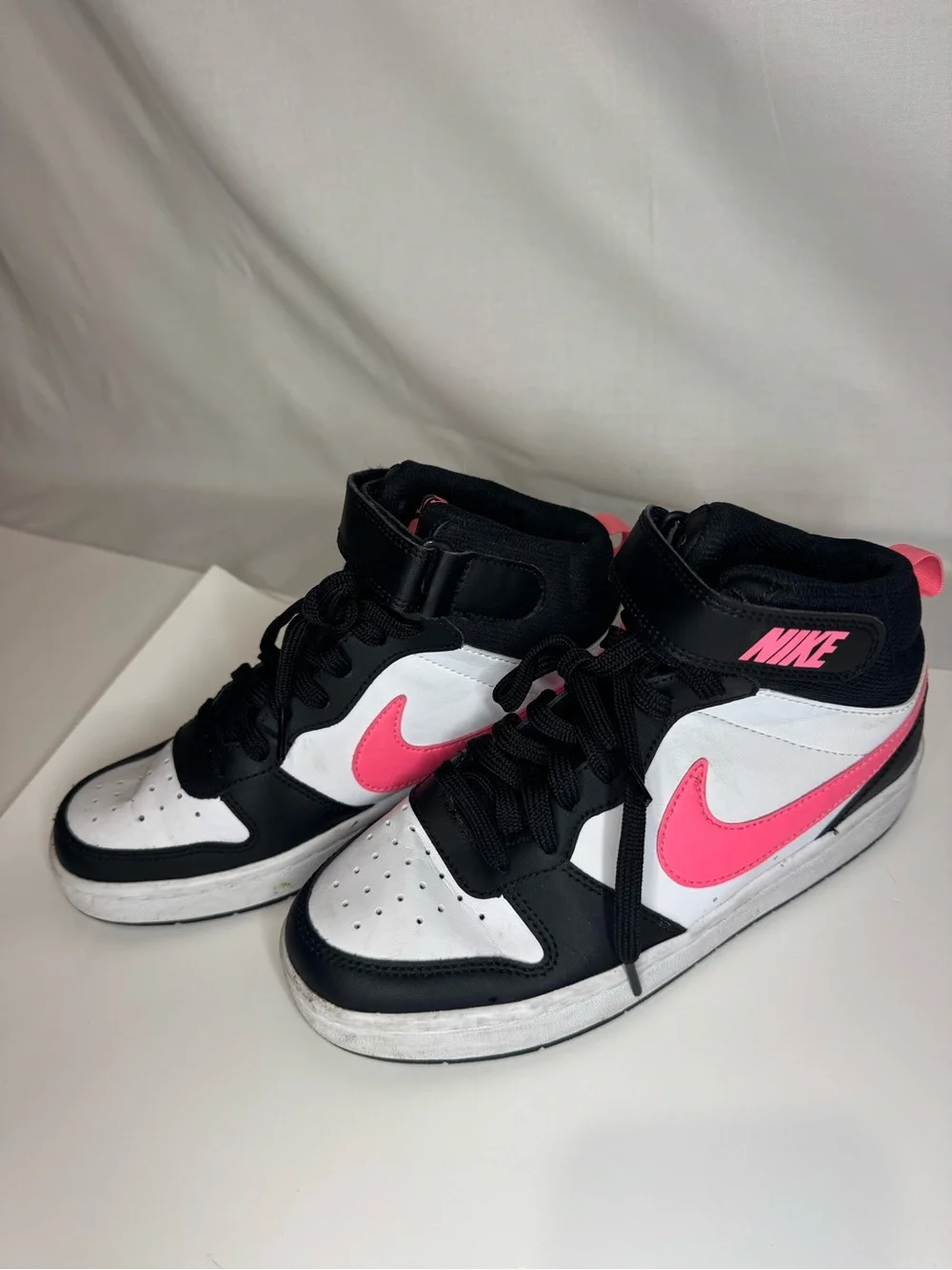 Nike Kids High-Top Sneakers in White, Black & Pink